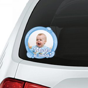 Beba u autu naljepnica sa slikom